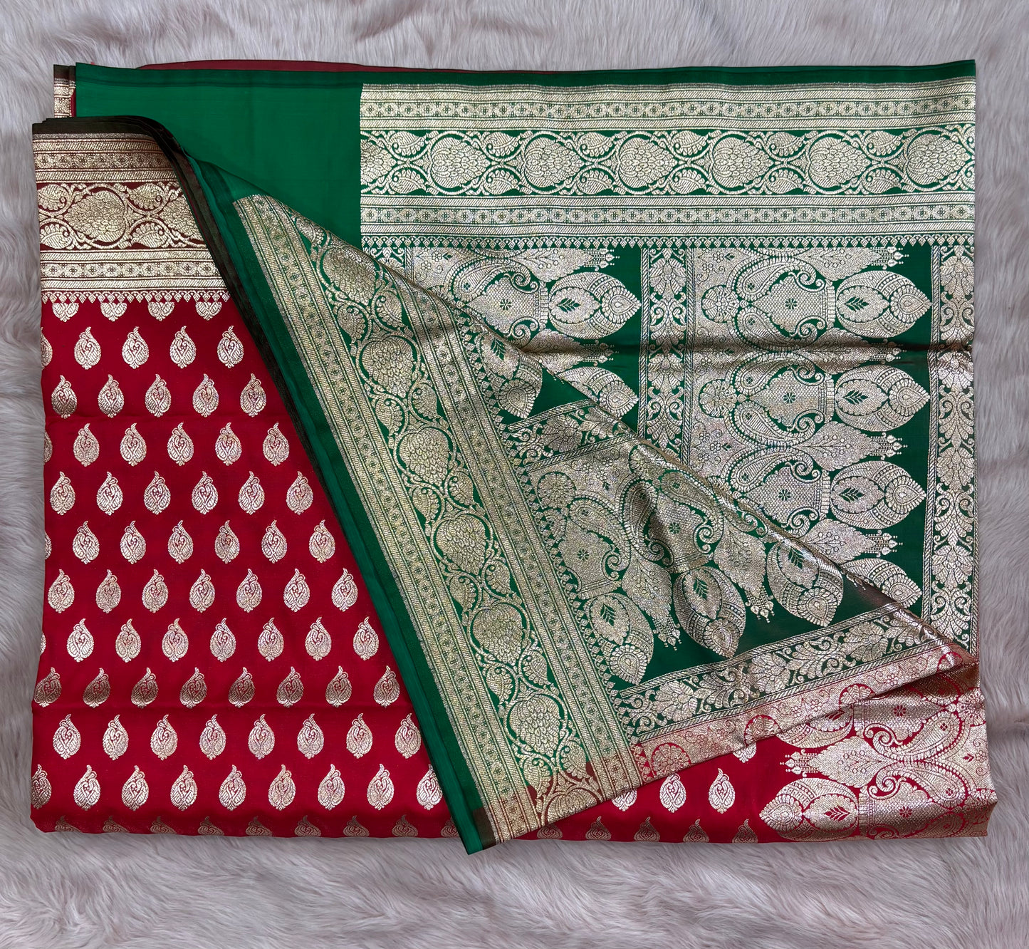 RADIANT BANARASI SAREE IN RED COLOUR WITH SMALL BOOTIES AND HEAVY BORDER WITHCONTRAST GREEN PALLU