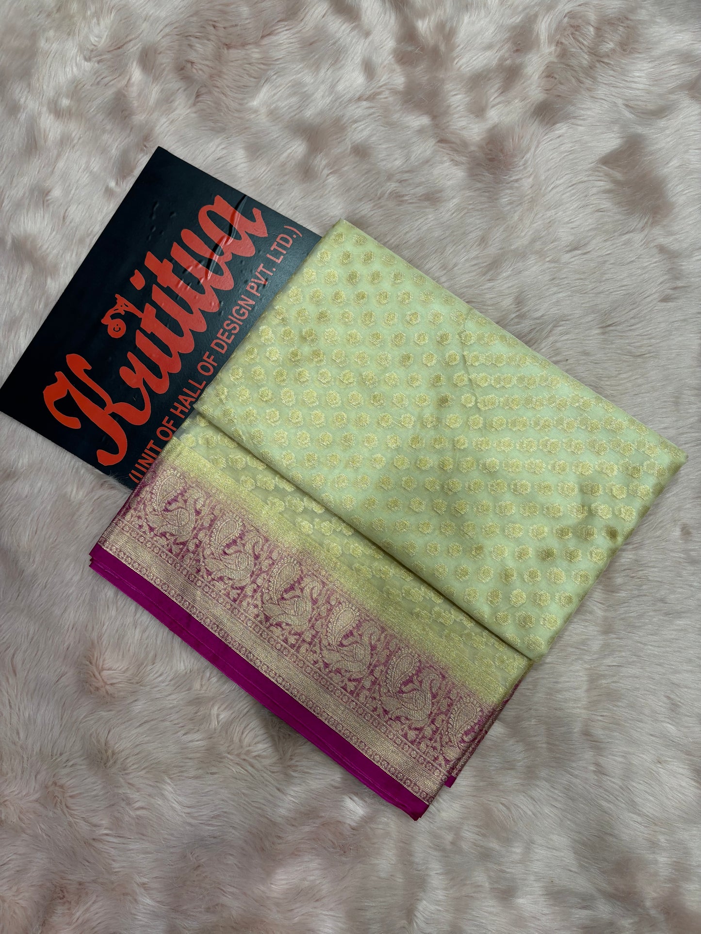 BEAUTIFUL SAREE IN DUAL CONTRAST SHADES WITH SMALL BOOTIES AND TRADITIONAL WEAVING BORDER
