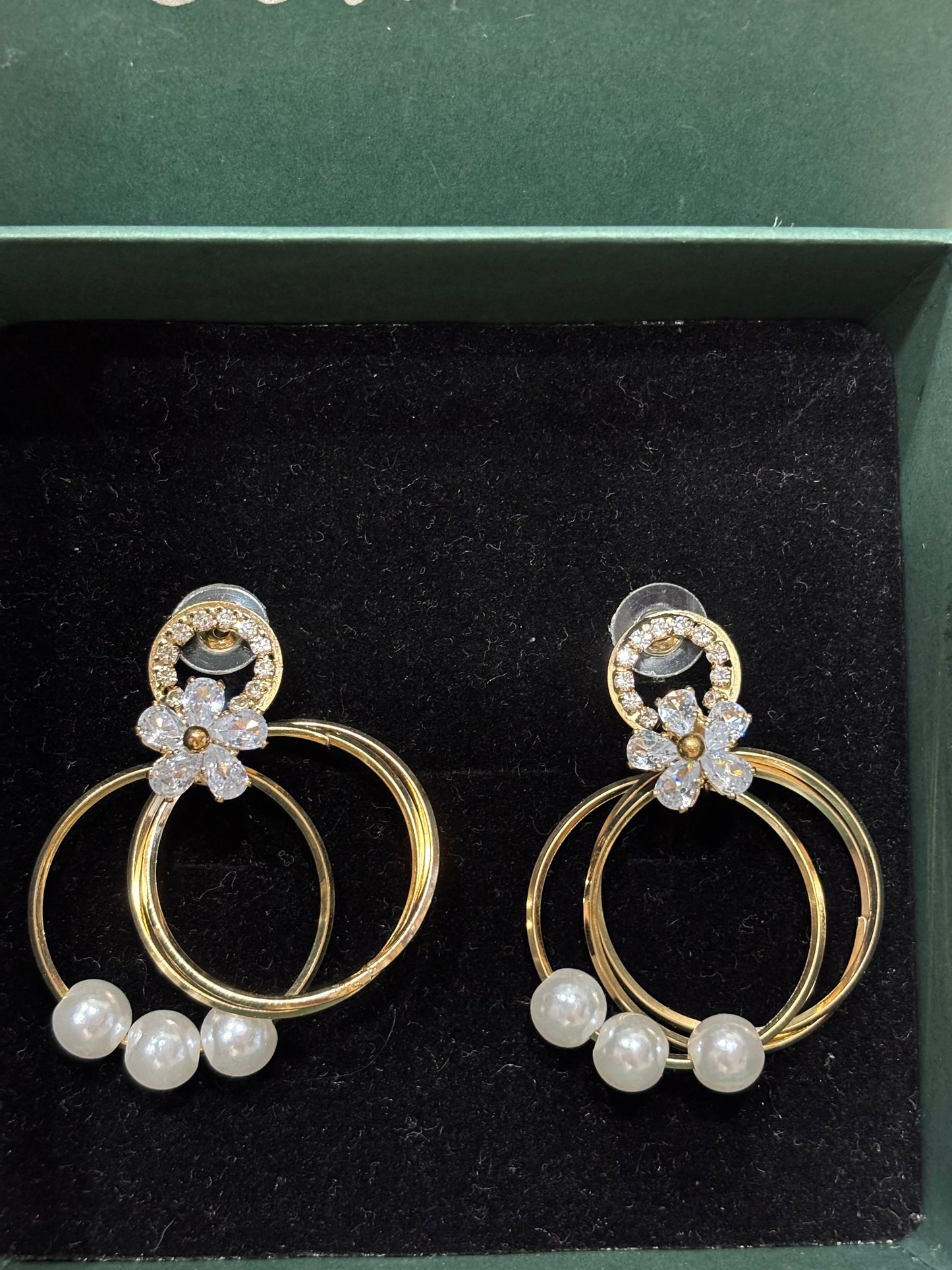 BAALI WITH PEARL AND FLOWER GOLDEN EARRING