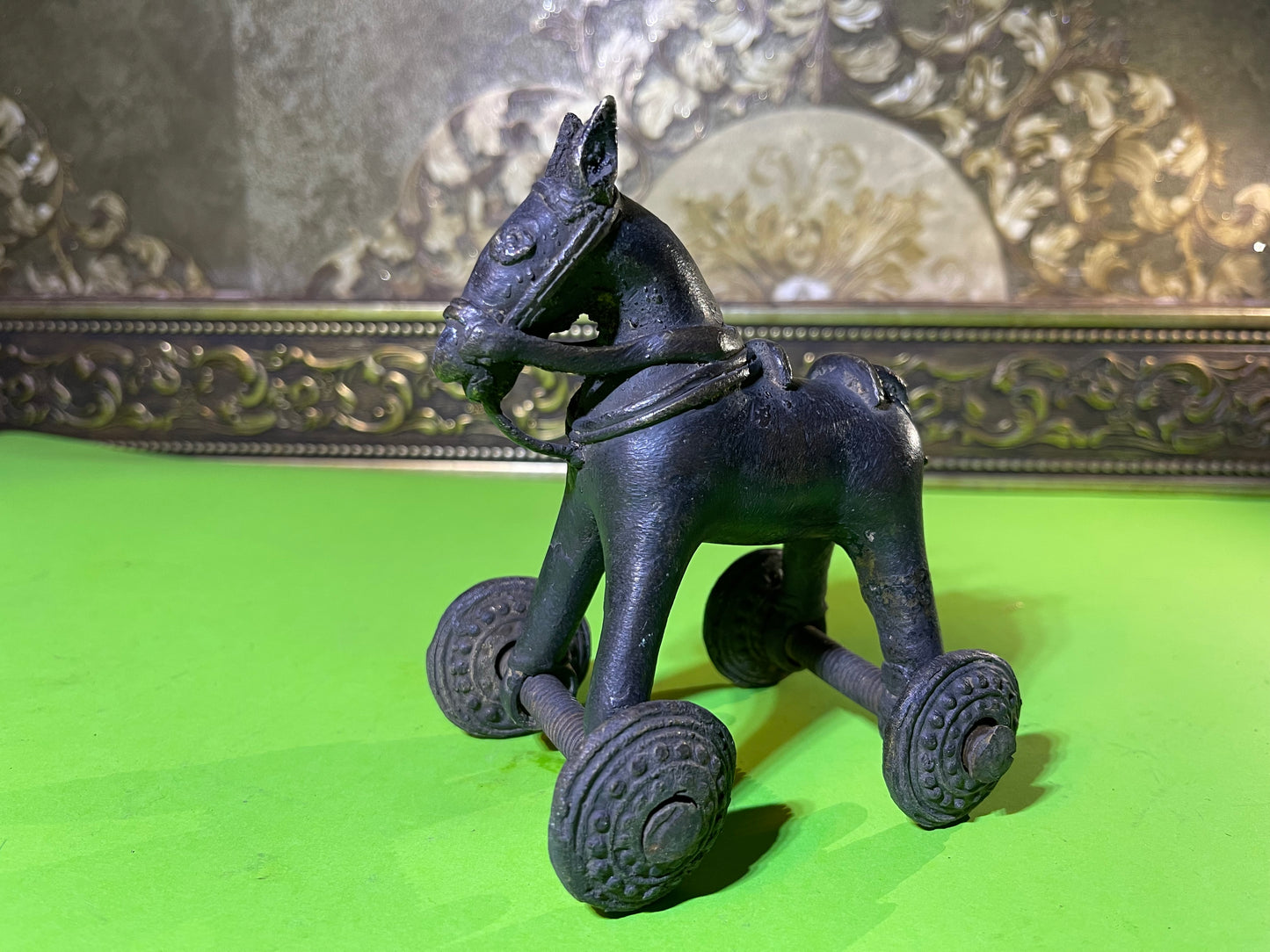 Z .ANTIQUE FORM STATUE OF A WOODEN HORSE USE FOR KIDS RIDE