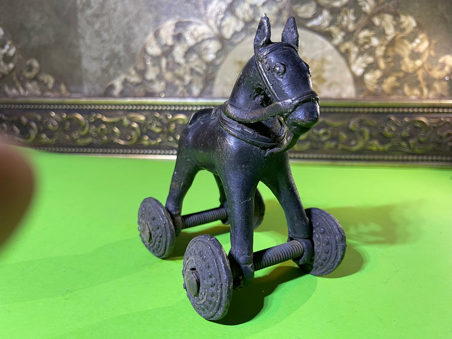 Z .ANTIQUE FORM STATUE OF A WOODEN HORSE USE FOR KIDS RIDE