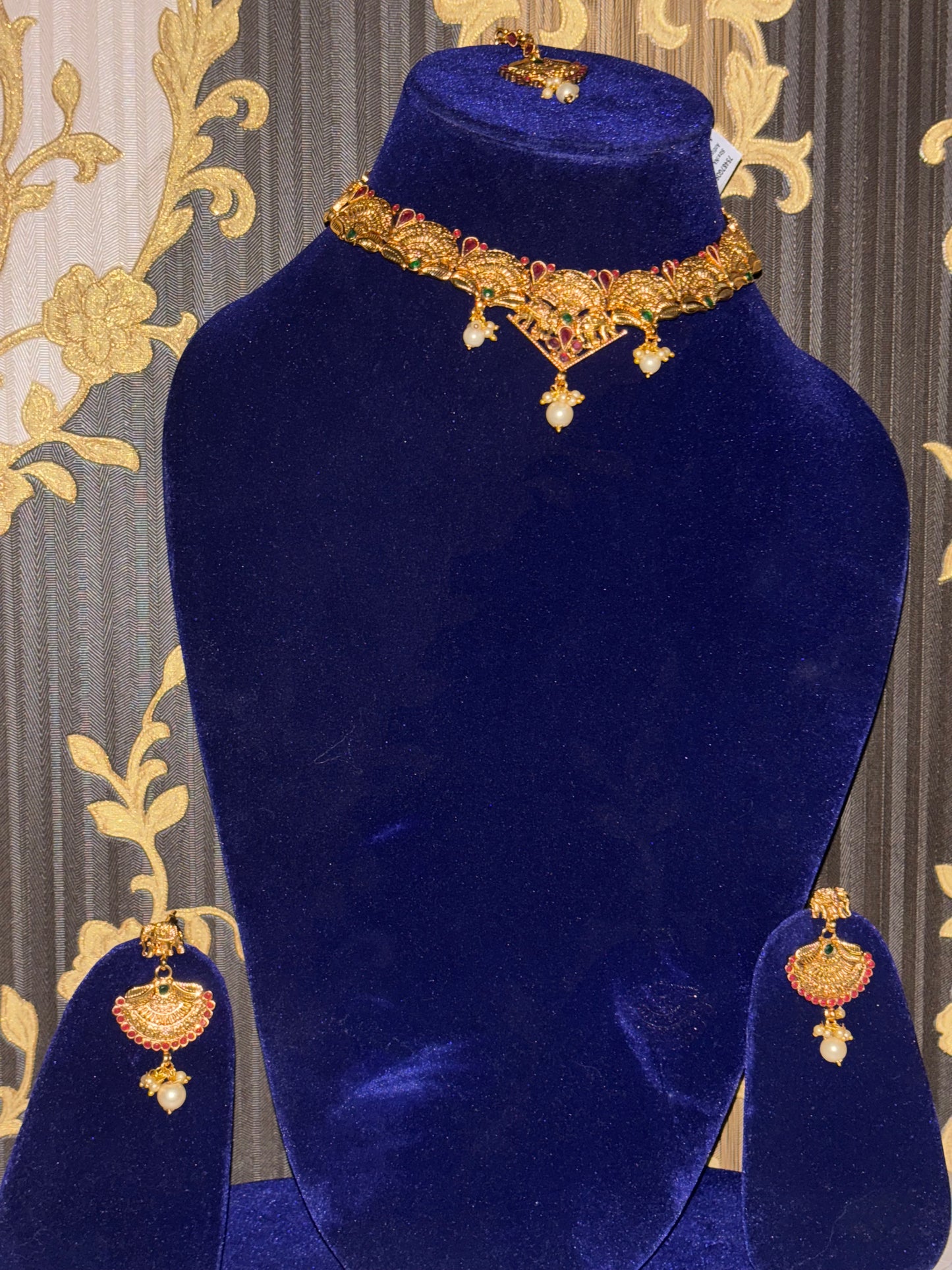 traditional haar design with red beads
