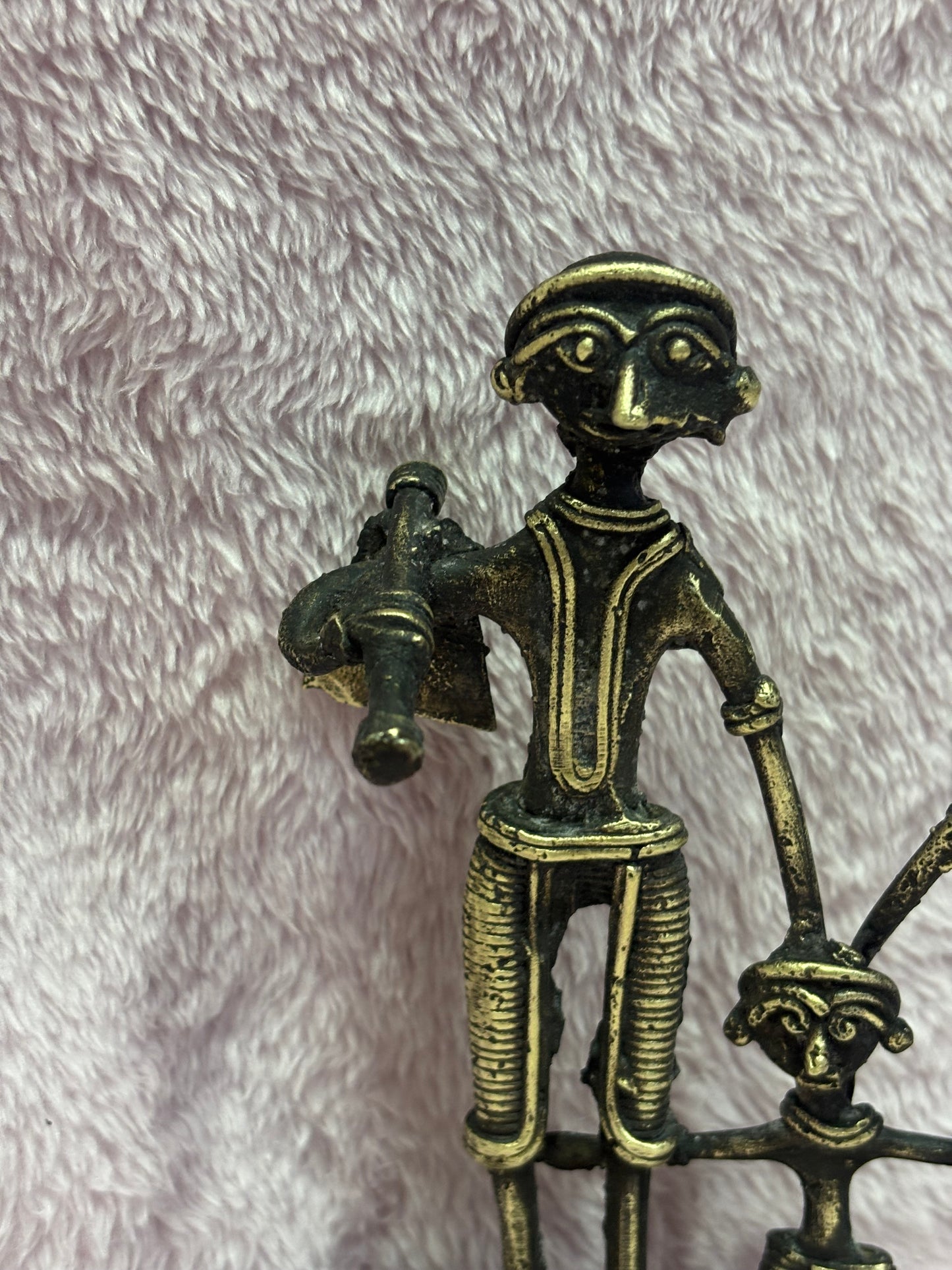 Z .ANTIQUE FORM STATUE IN FIGURE OF A FAMILY .