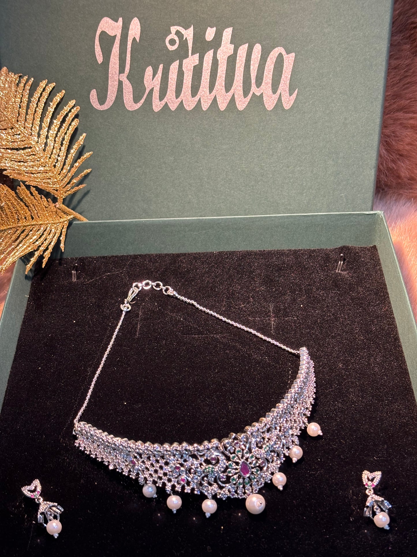 RADIANT AD CHOKER SET IN SIVER COLOUR WITH MULTICOLOR DESIGN .