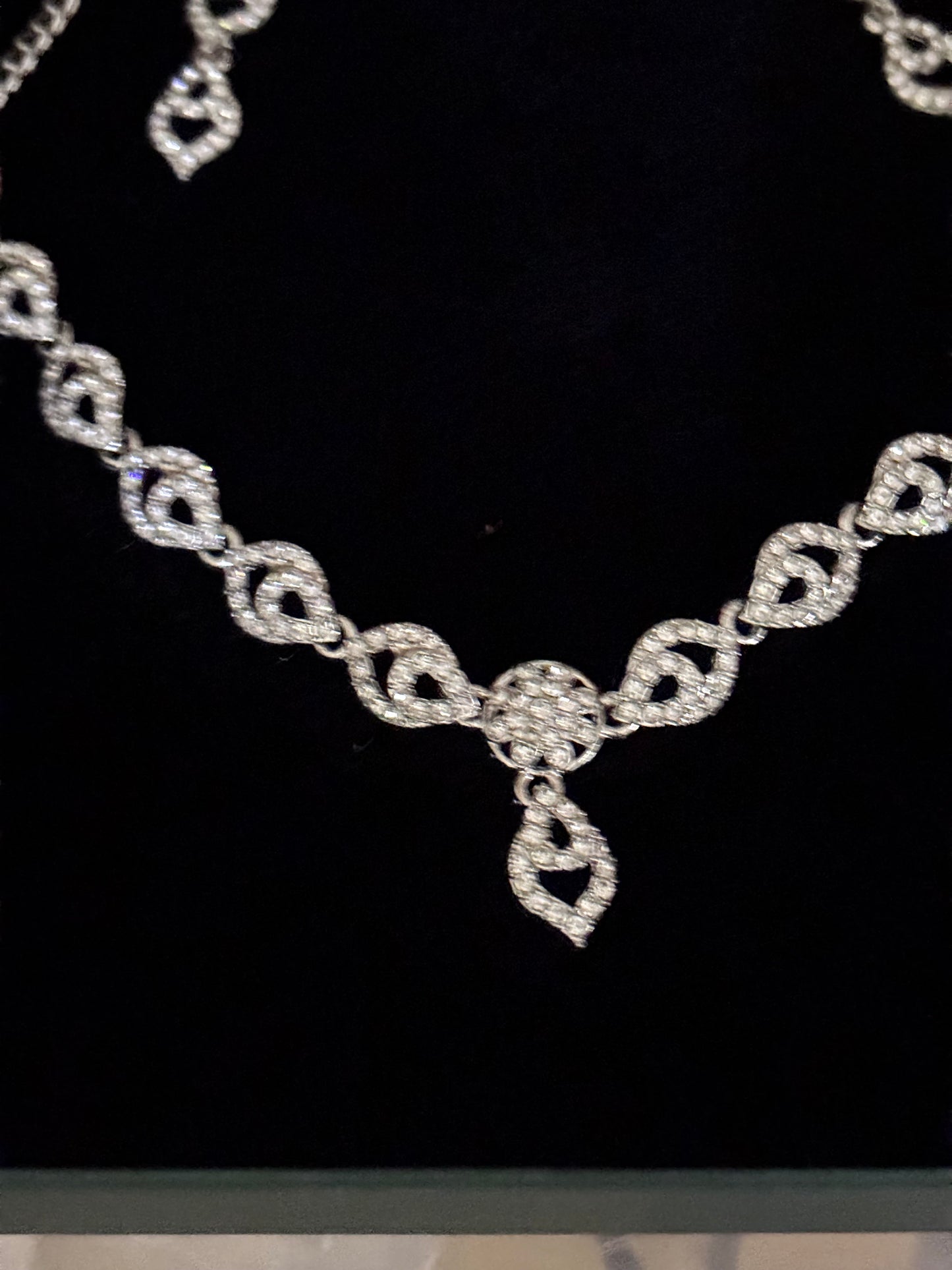 GORGEOUS PREMIUM SILVER STONE NECKLACE SET