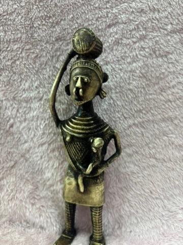 Z .ANTIQUE FORM STATUE OF A WOMEN , GOODS ON HEAD AND KID ON HAND