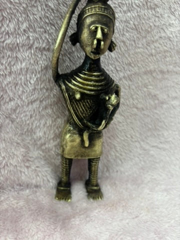 Z .ANTIQUE FORM STATUE OF A WOMEN , GOODS ON HEAD AND KID ON HAND