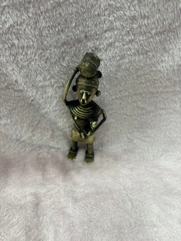 Z .ANTIQUE FORM STATUE OF A WOMEN , GOODS ON HEAD AND KID ON HAND