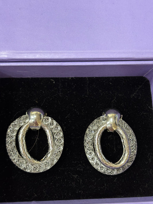 Stylish silver twisted design baala shaped earrings