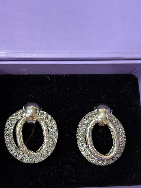 Stylish silver twisted design baala shaped earrings