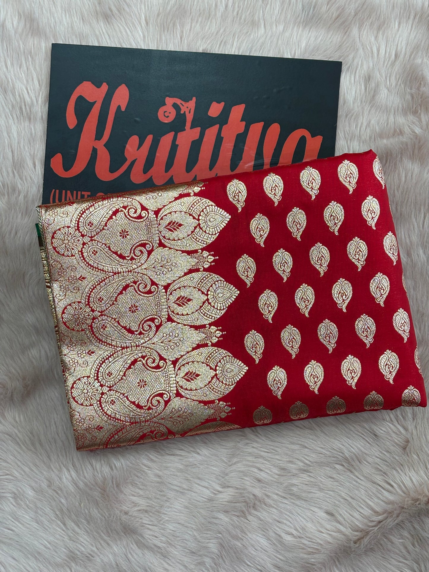 RADIANT BANARASI SAREE IN RED COLOUR WITH SMALL BOOTIES AND HEAVY BORDER WITHCONTRAST GREEN PALLU