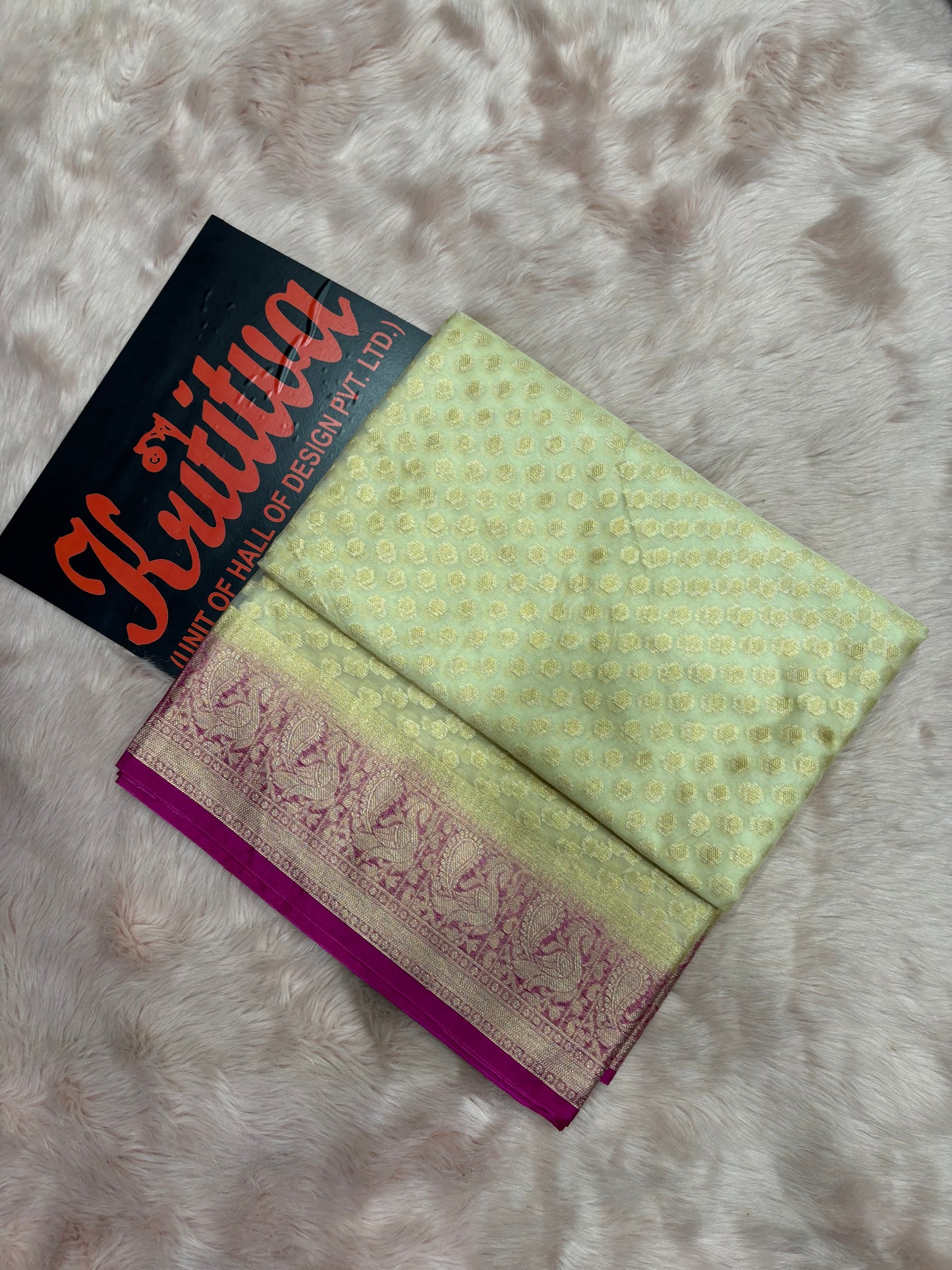 BEAUTIFUL  SAREE IN DUAL CONTRAST SHADES WITH SMALL BOOTIES AND TRADITIONAL WEAVING BORDER