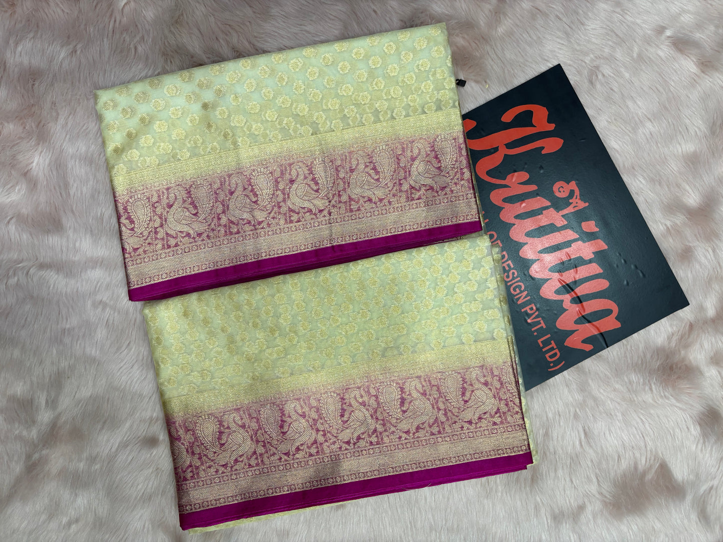 BEAUTIFUL  SAREE IN DUAL CONTRAST SHADES WITH SMALL BOOTIES AND TRADITIONAL WEAVING BORDER