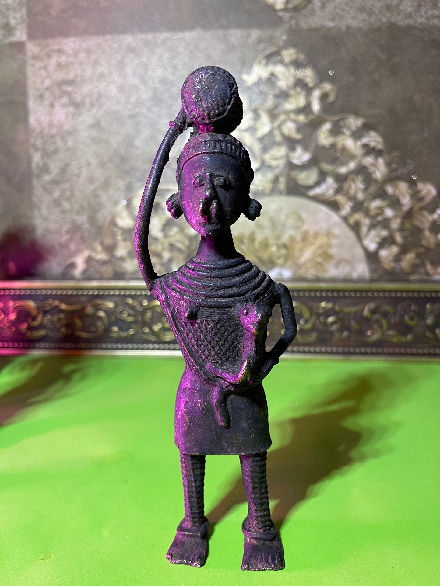 Z .ANTIQUE FORM STATUE OF A WOMEN , GOODS ON HEAD AND KID ON HAND