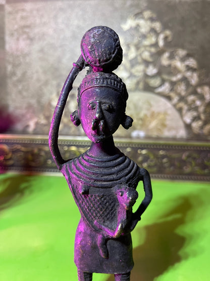 Z .ANTIQUE FORM STATUE OF A WOMEN , GOODS ON HEAD AND KID ON HAND