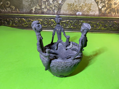 Z .ANTIQUE FORM STATUE OF 3 MEN SITTING ON A POT