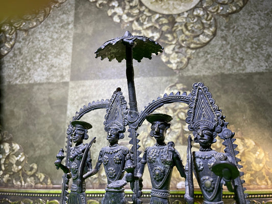 Z .ANTIQUE FORM STATUE OF 4 MEN SOLDIER TOGETHER ON A PLATFORM