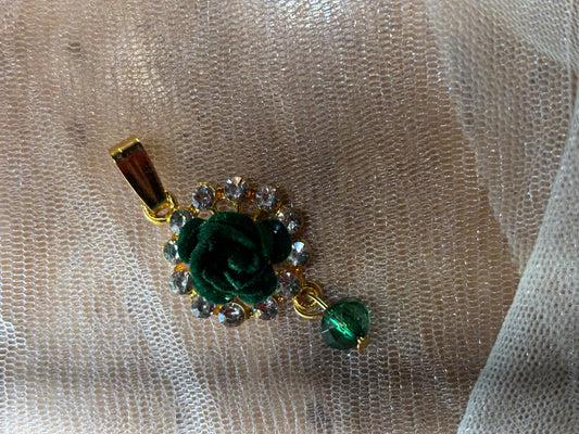 STONE PENDANT IN GREEN SHADE