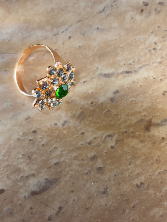 STONE RING IN GREEN SHADE .