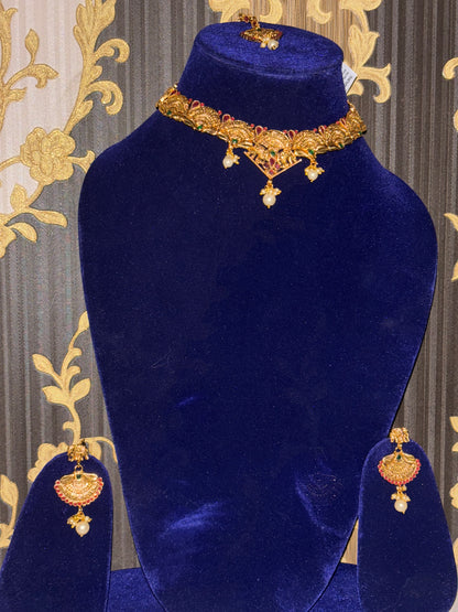 traditional haar design with red beads