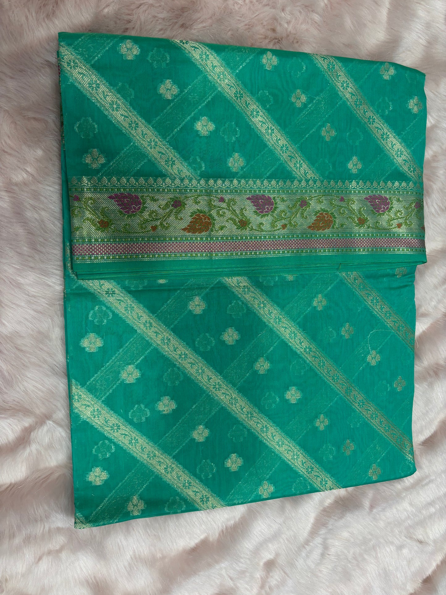 PURE MURSARISE ,GREEN BACKGROUND WITH GOLDEN STRIPE  AND BOOTIES PATTERN IN WHOLE SAREE