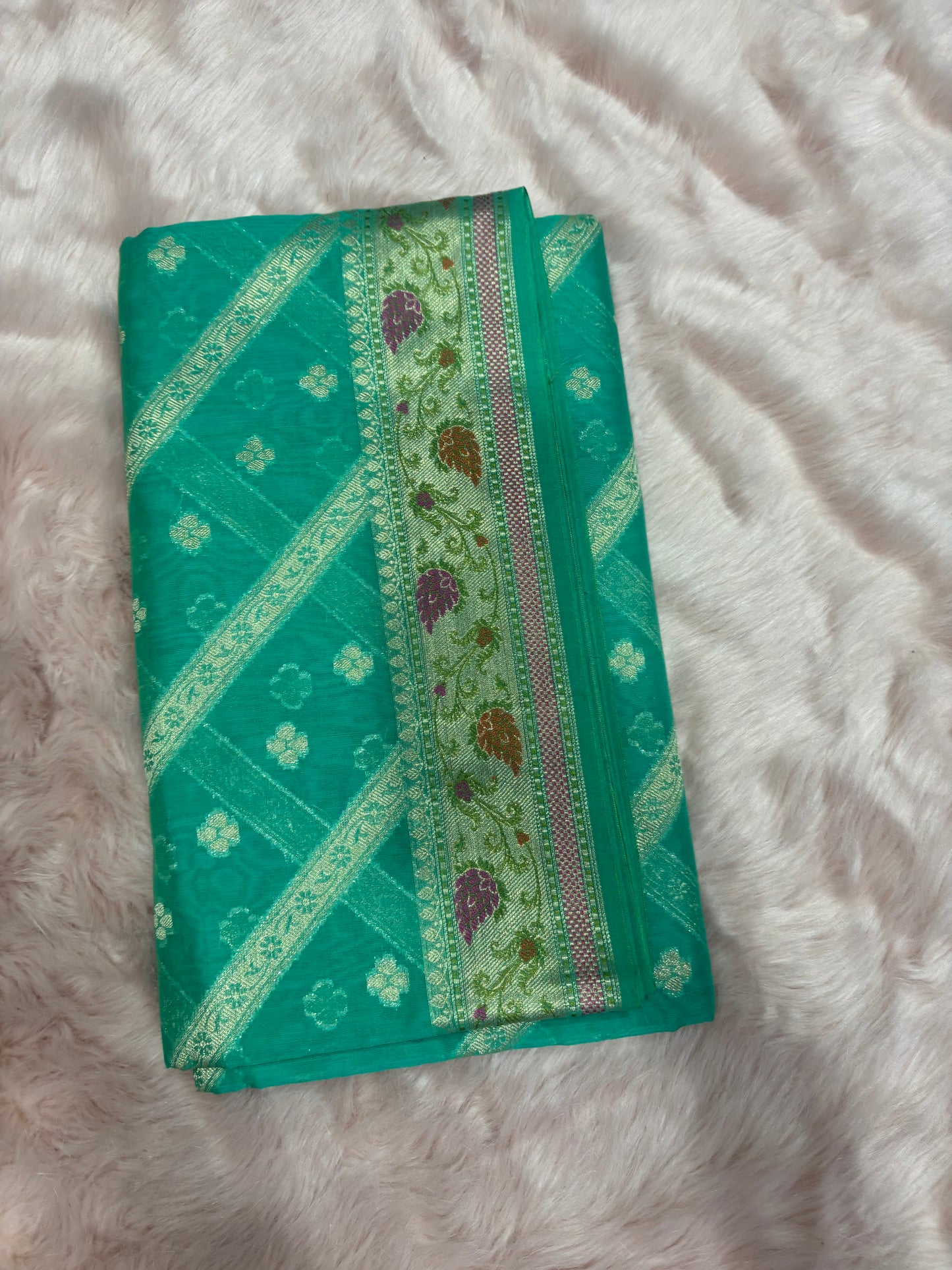 PURE MURSARISE ,GREEN BACKGROUND WITH GOLDEN STRIPE  AND BOOTIES PATTERN IN WHOLE SAREE