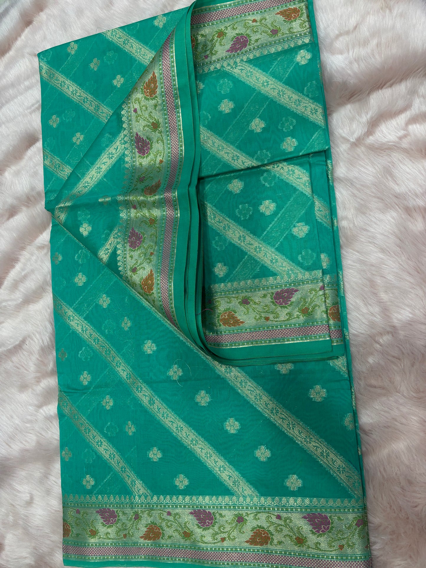 PURE MURSARISE ,GREEN BACKGROUND WITH GOLDEN STRIPE  AND BOOTIES PATTERN IN WHOLE SAREE