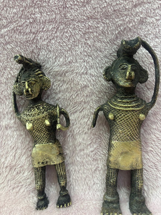 Z . ANTIQUE FORM FIGURE OF A MAN AND WOMEN