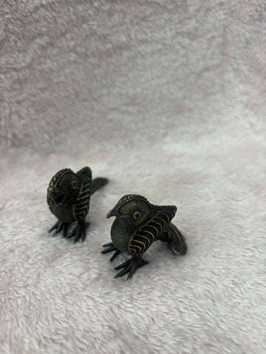 Z . ANTIQUE FORM FIGURE OF A PARROT AND BIRD PAIR