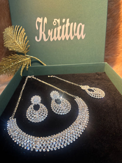 MAGNIFICENT SIVLER STONE NECKLACE IN SLEEK CHOKAR PATTERN WITH EARRING AND TIKA
