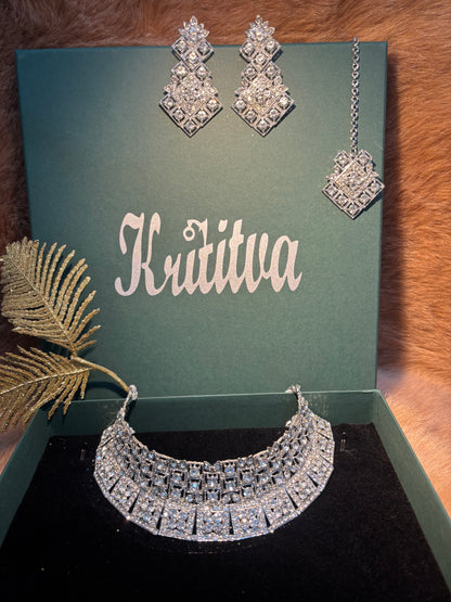 BEAUTIFUL SILVER STONE CHOKAR SET WITH EARRING AND TIKA