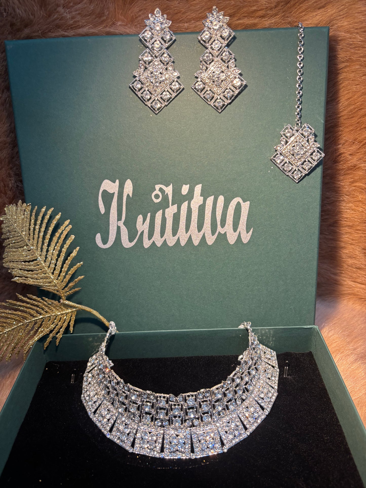 BEAUTIFUL SILVER STONE CHOKAR SET WITH EARRING AND TIKA