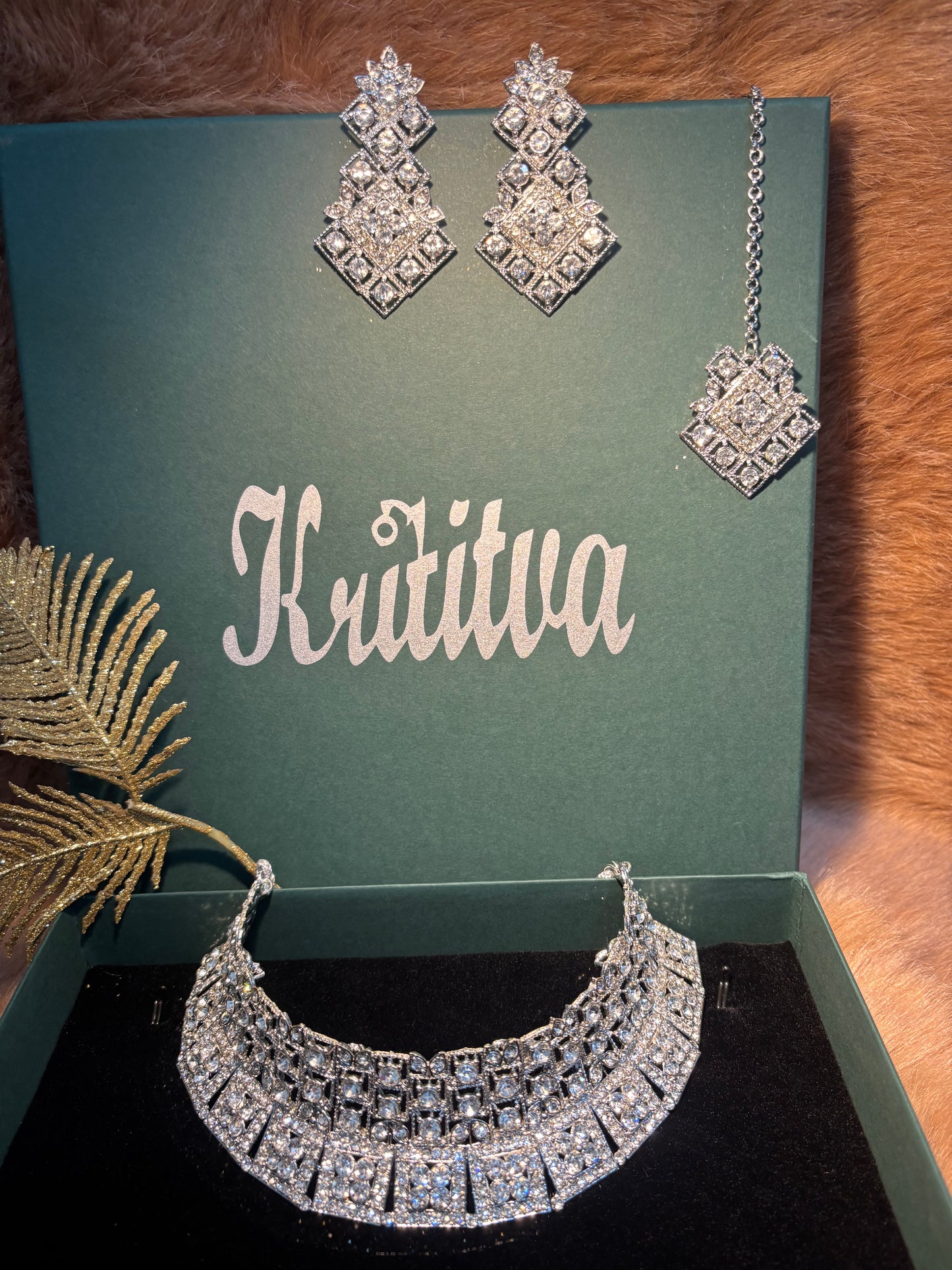 BEAUTIFUL SILVER STONE CHOKAR SET WITH EARRING AND TIKA