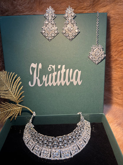BEAUTIFUL SILVER STONE CHOKAR SET WITH EARRING AND TIKA