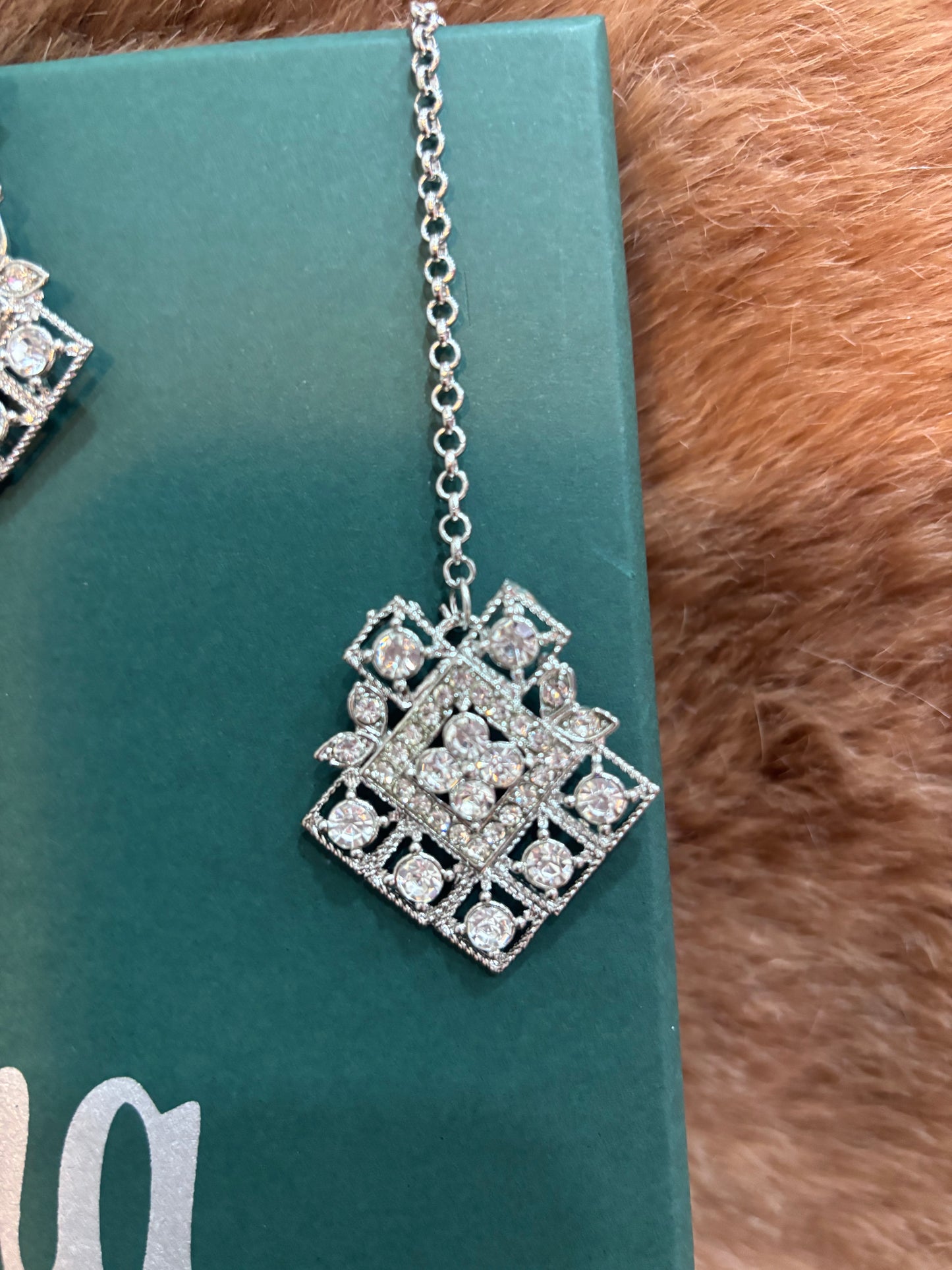 BEAUTIFUL SILVER STONE CHOKAR SET WITH EARRING AND TIKA