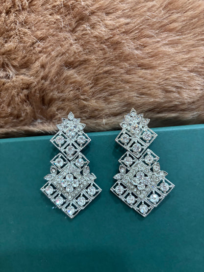 BEAUTIFUL SILVER STONE CHOKAR SET WITH EARRING AND TIKA