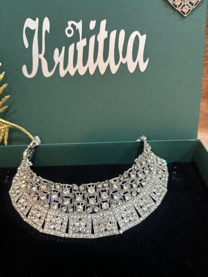 BEAUTIFUL SILVER STONE CHOKAR SET WITH EARRING AND TIKA