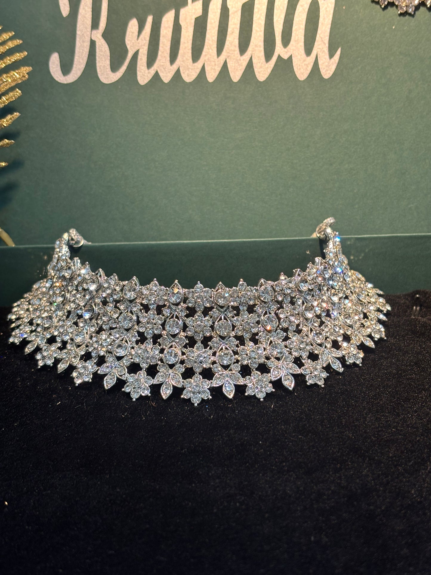 DAZZLING FLORAL WORK SILVER STONE CHOKAR SET