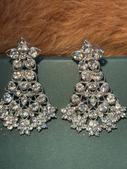 DAZZLING FLORAL WORK SILVER STONE CHOKAR SET