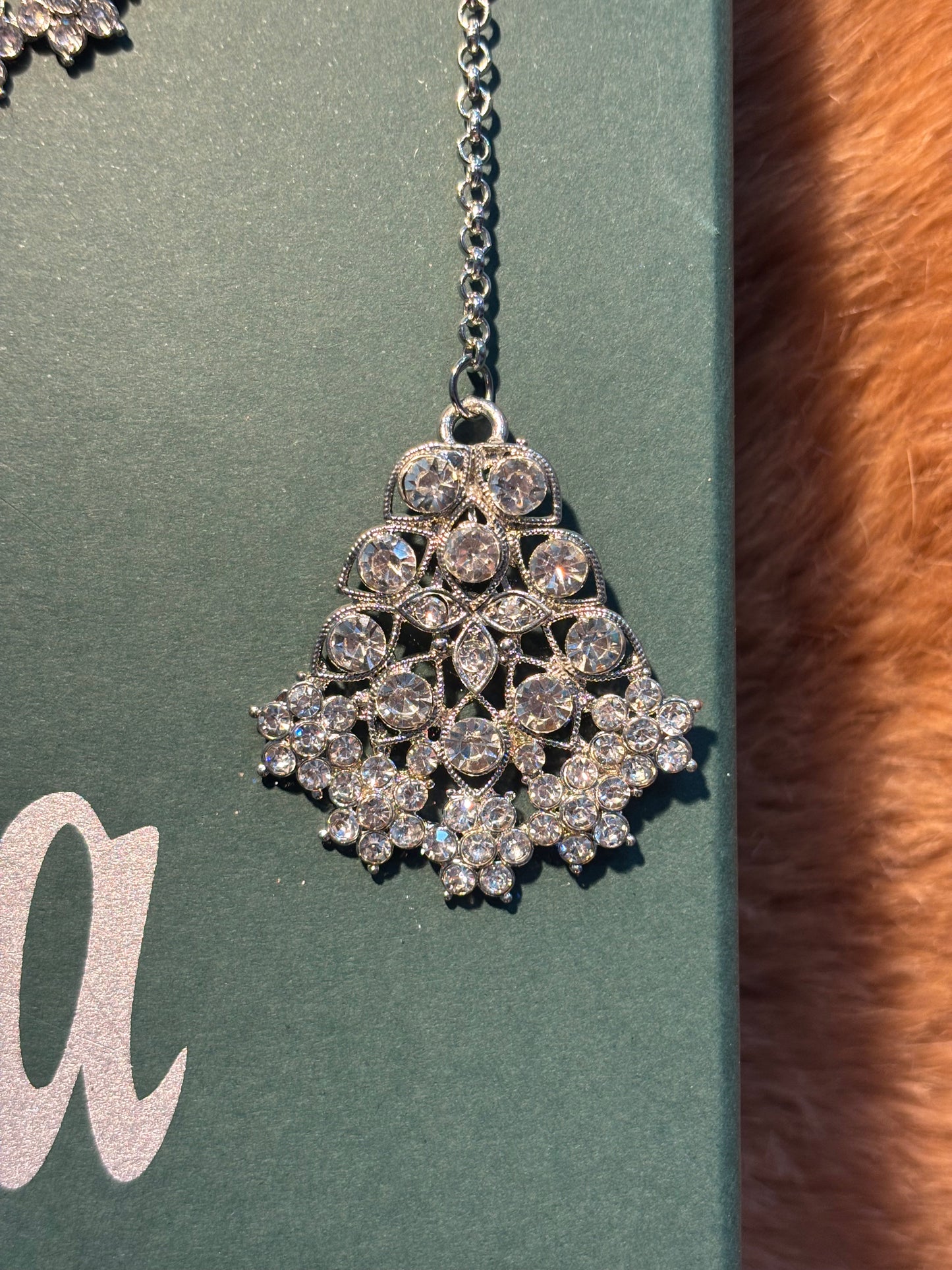 DAZZLING FLORAL WORK SILVER STONE CHOKAR SET