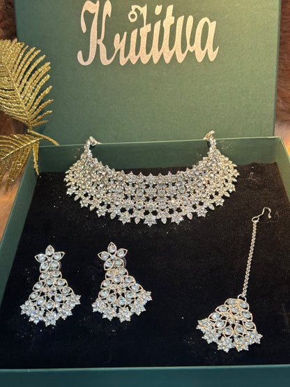 DAZZLING FLORAL WORK SILVER STONE CHOKAR SET