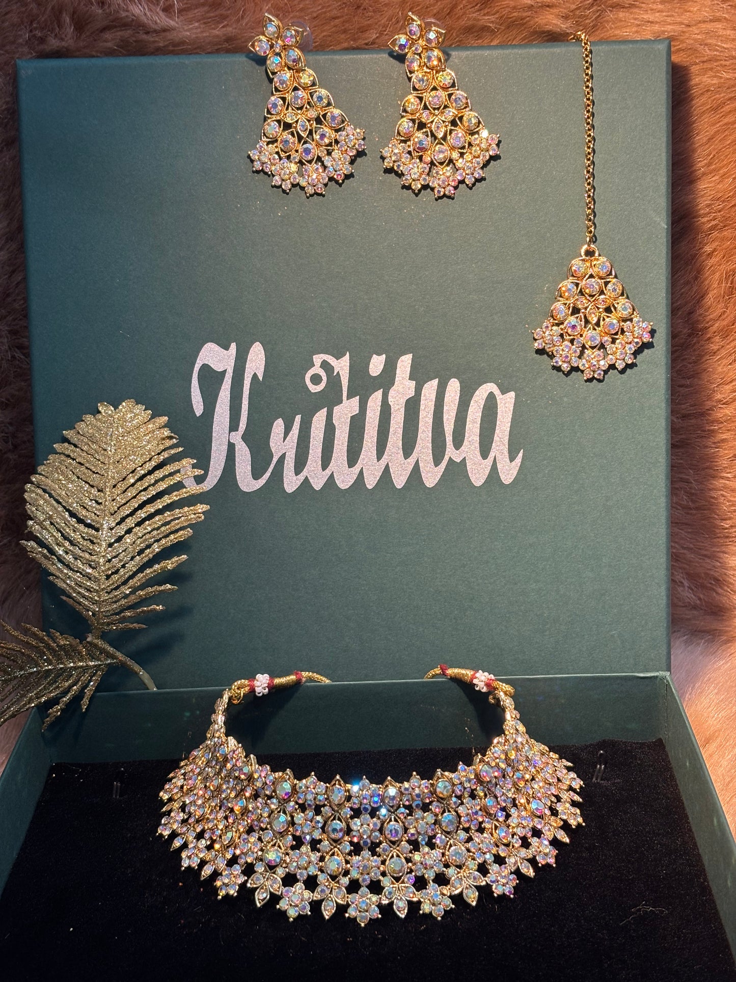 BEAUTIFUL GOLDEN SILVER FUSION STONE CHOKER SET