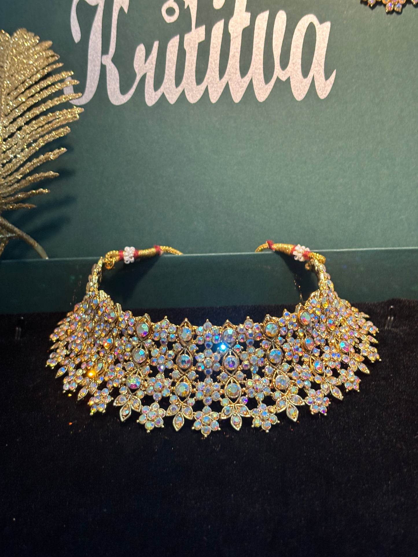 BEAUTIFUL GOLDEN SILVER FUSION STONE CHOKER SET