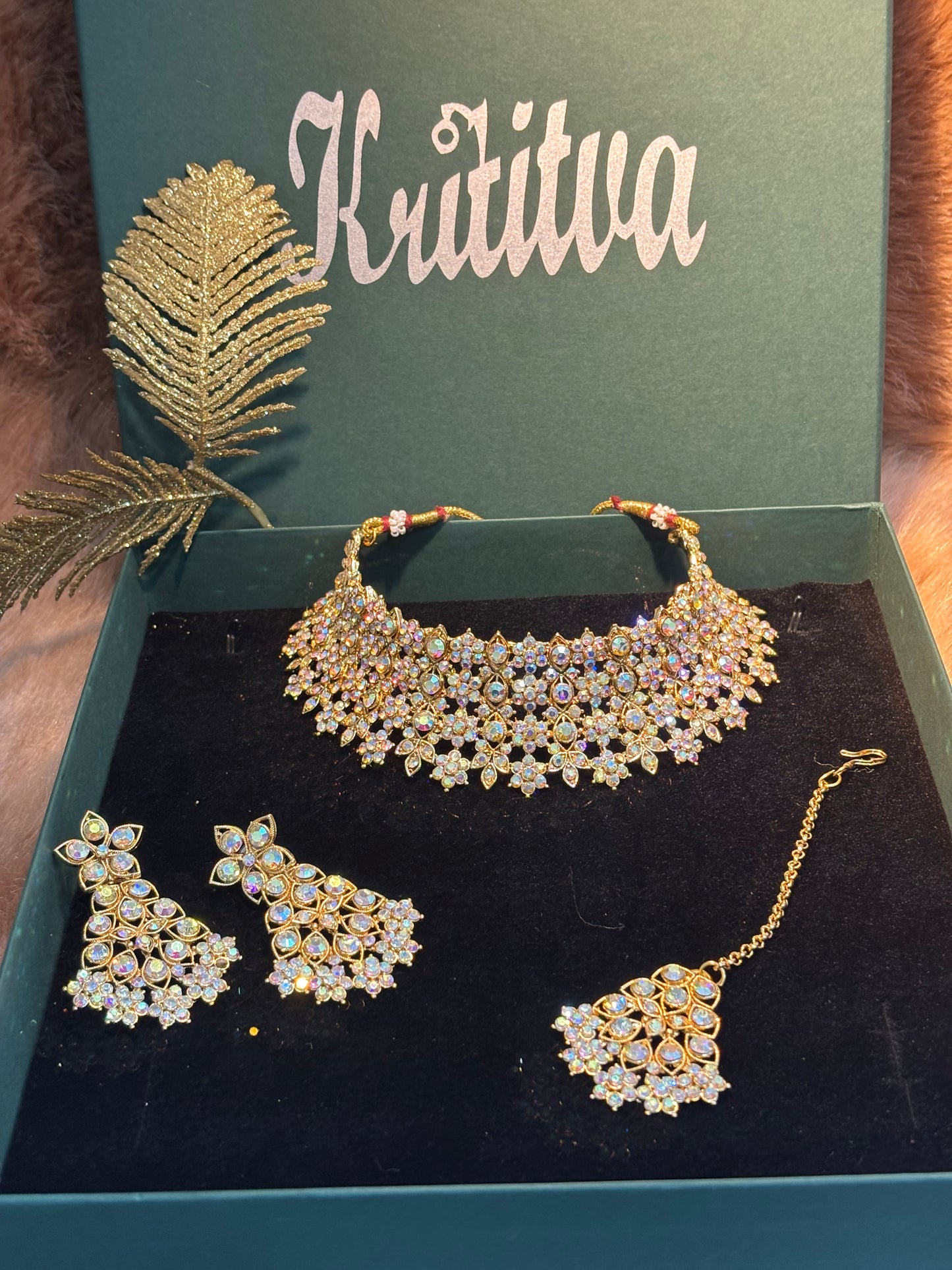 BEAUTIFUL GOLDEN SILVER FUSION STONE CHOKER SET
