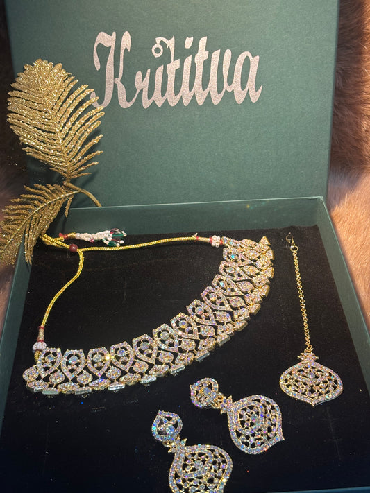 CHARMING GOLDEN CHOKER SET DESIGNED WITH STONE WORK .