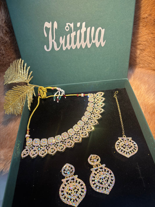 BEAUTIFUL GOLDEN FLORAL AND PETAL WORK WITH STONE CHOKER SET