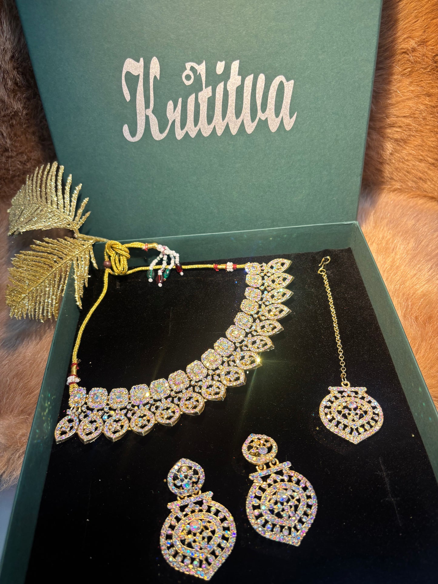 BEAUTIFUL GOLDEN FLORAL AND PETAL WORK WITH STONE CHOKER SET