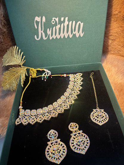 BEAUTIFUL GOLDEN FLORAL AND PETAL WORK WITH STONE CHOKER SET
