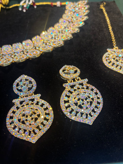 BEAUTIFUL GOLDEN FLORAL AND PETAL WORK WITH STONE CHOKER SET