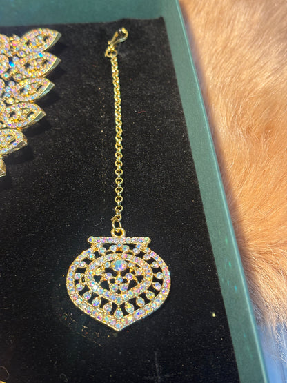 BEAUTIFUL GOLDEN FLORAL AND PETAL WORK WITH STONE CHOKER SET